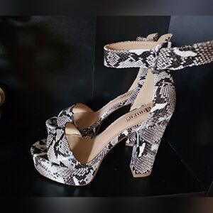 Idifu Snake Print Women's Casual Platform  5” heels Size7.